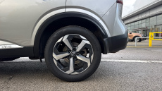 Nissan Qashqai 1.3 DiG-T MH 158 N-Connecta 5dr Xtronic Petrol Hatchback